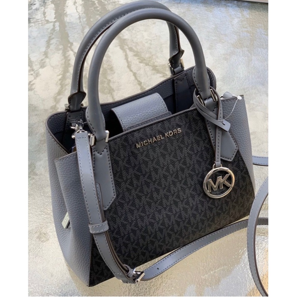 😍😍Michael Kors kimberly satchel 😍😍
